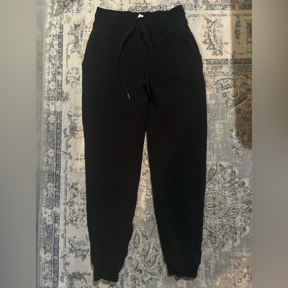 Lululemon Scuba High-Rise Cropped Jogger Sweatpants Black Size 4